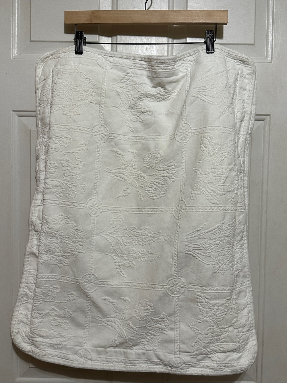 VTG Crown Crafts Matelasse White Floral Embossed Standard Pillow Sham Set Of 2